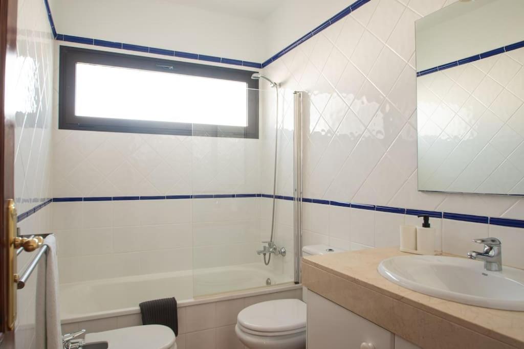 Casa Marlay Spacious, Heated Pool, Bbq & Fast Wi-Fi Only 15 Minutes Walk To Town Playa Blanca  Exterior foto